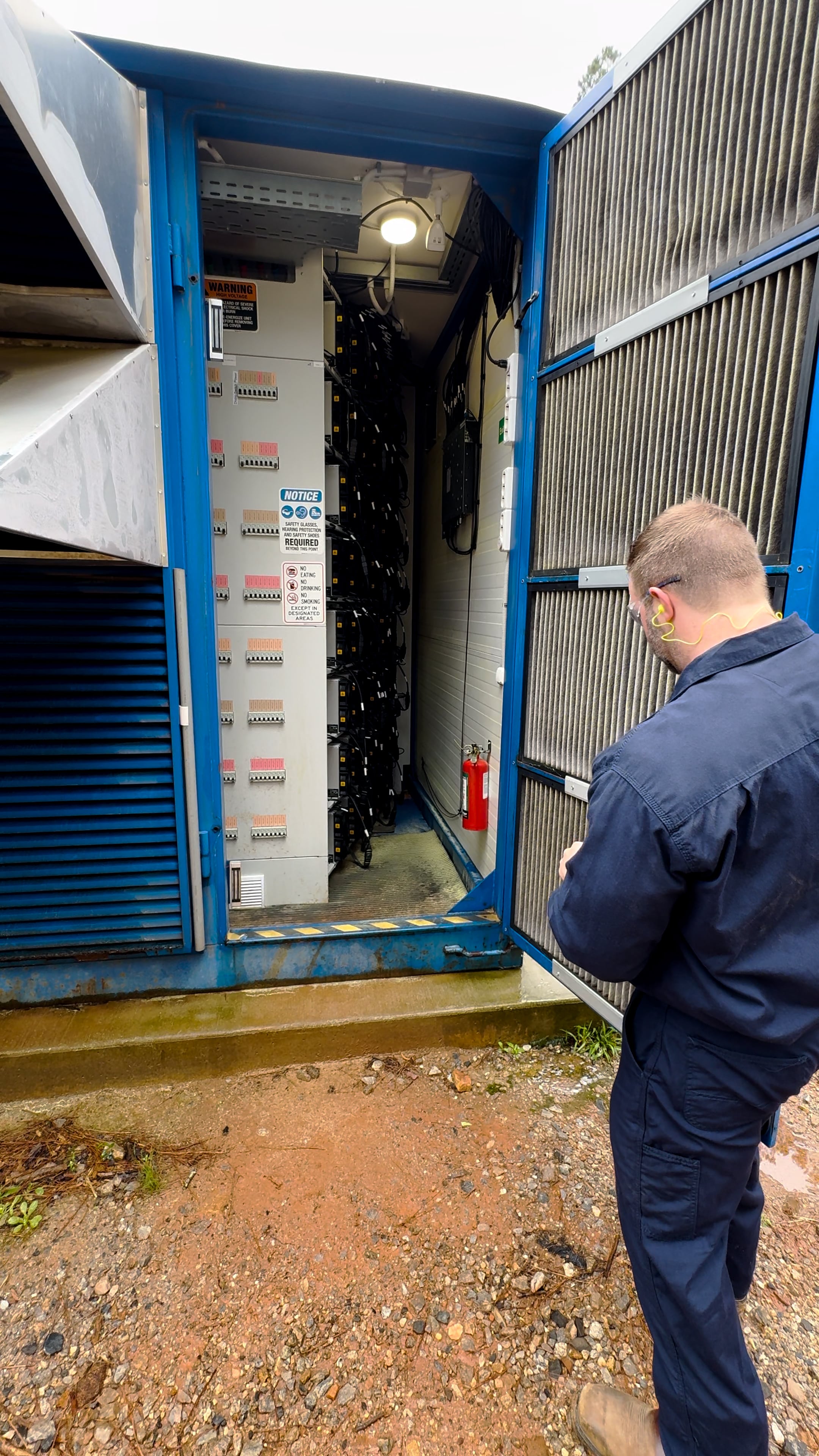 IceRiver EU techinician - regular check of ASIC MINERS in hosting location USA.